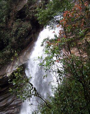 瀑布假山_雕刻假山_水帘飞瀑